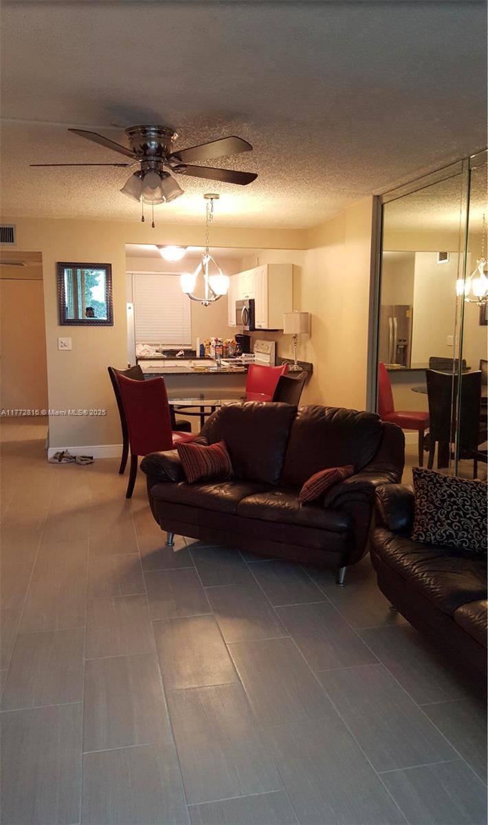 Picture of 113 Royal Park Dr # 2H, Oakland Park FL 33309