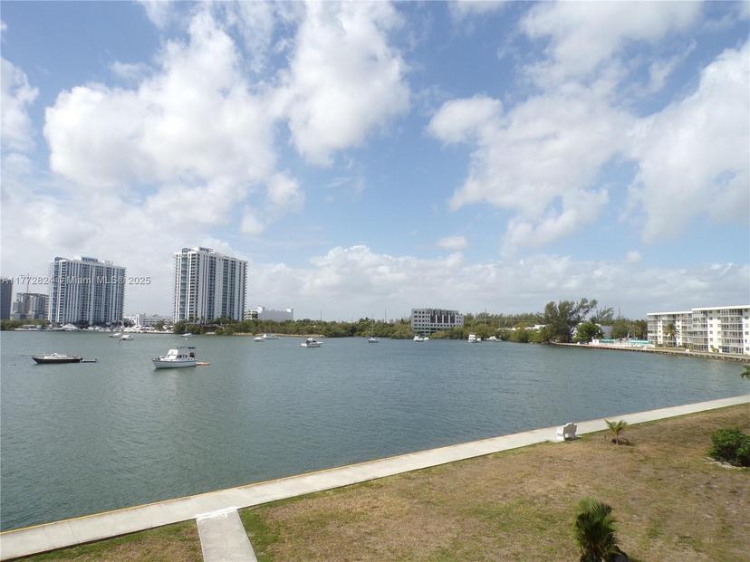 Picture of 2920 Point East Dr # N307, Aventura FL 33160