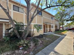 Picture of 9491 N Palm Cir N # 9491, Pembroke Pines, FL 33025