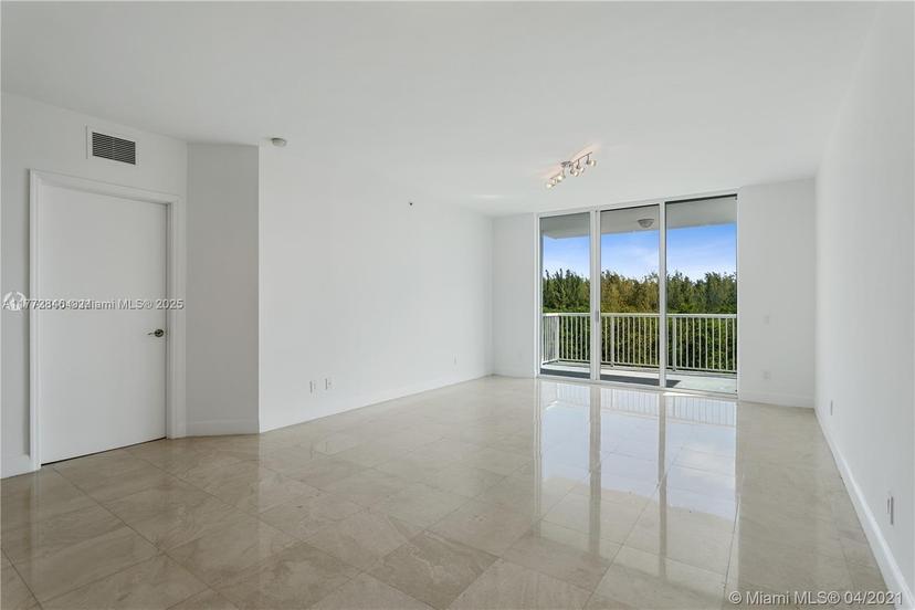Picture of 14951 Royal Oaks Ln # 1604, North Miami FL 33181