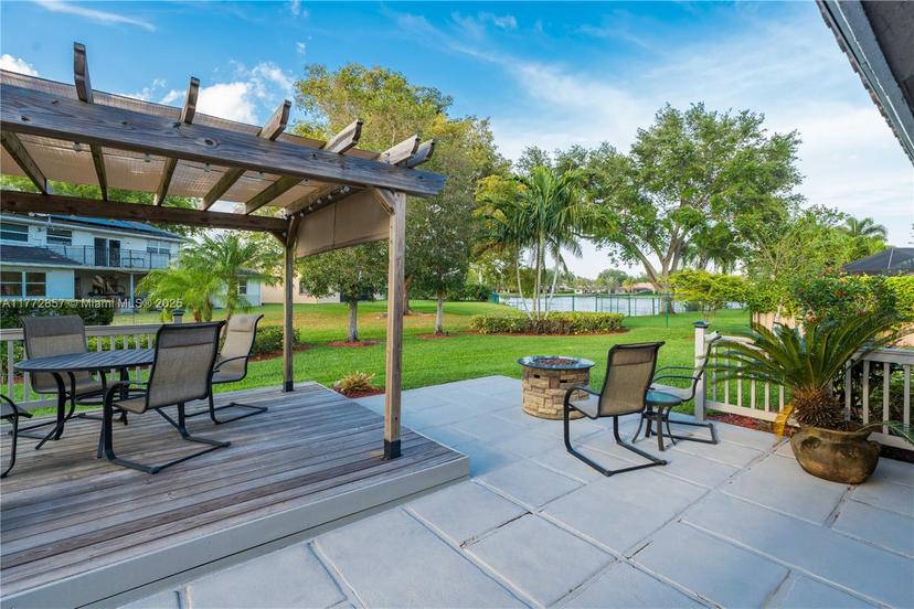 Picture of 15001 Windbluff St, Davie FL 33331