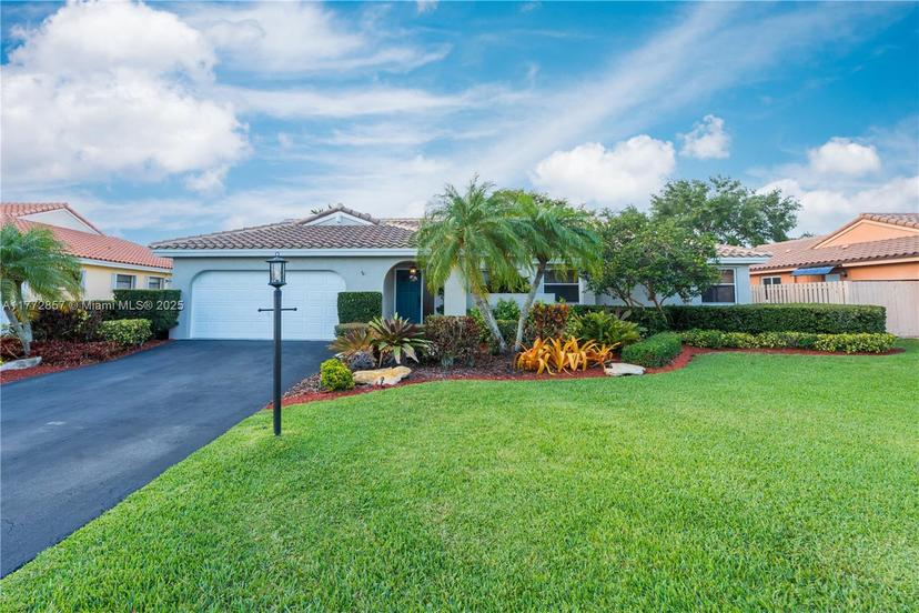 Picture of 15001 Windbluff St, Davie FL 33331