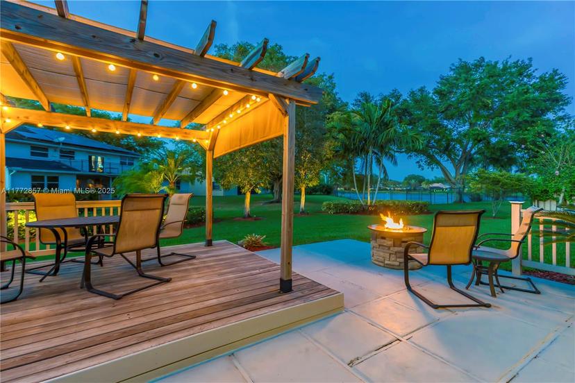 Picture of 15001 Windbluff St, Davie FL 33331