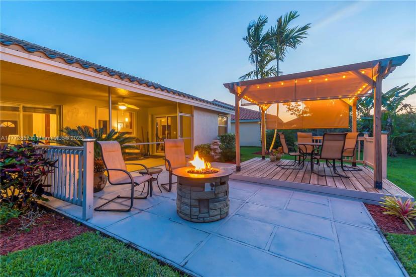 Picture of 15001 Windbluff St, Davie FL 33331