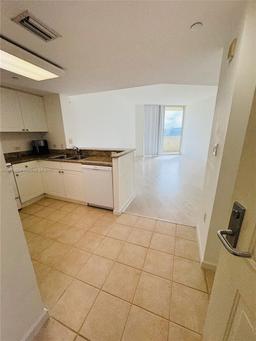 Picture of 19501 W Country Club Dr # 1006, Aventura, FL 33180