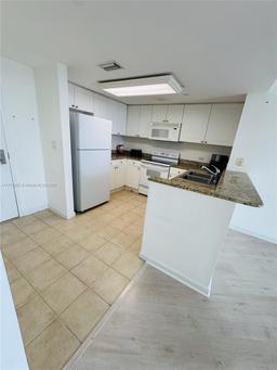 Picture of 19501 W Country Club Dr # 1006, Aventura, FL 33180