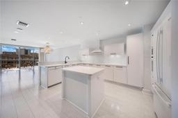 Picture of 2950 NE 188Th St # 530, Aventura, FL 33180