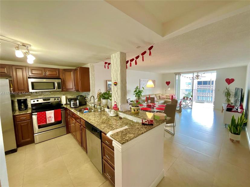 Picture of 319 NE 14Th Ave # 708, Hallandale Beach FL 33009