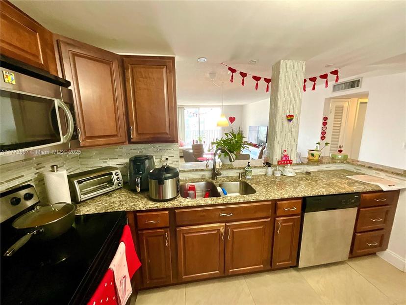 Picture of 319 NE 14Th Ave # 708, Hallandale Beach FL 33009