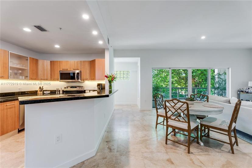 Picture of 2699 Tigertail Ave # 23, Coconut Grove FL 33133