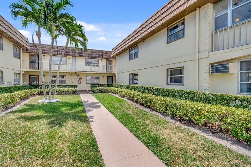 Picture of 71 Saxony B # 71, Delray Beach FL 33446