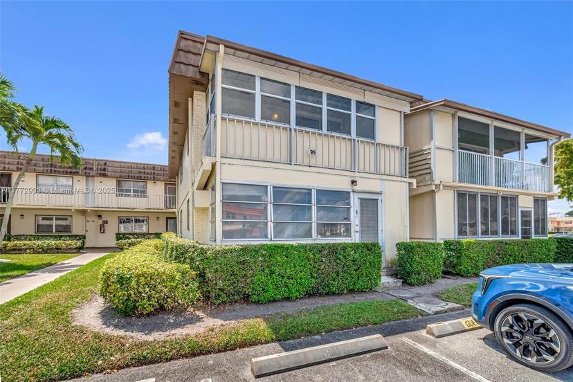 Picture of 71 Saxony B # 71, Delray Beach FL 33446