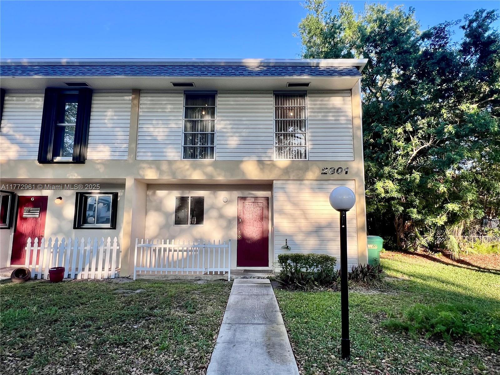 Picture of 2801 N 34Th Ave # 16H, Hollywood, FL 33021