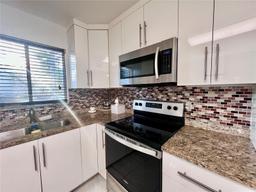 Picture of 2801 N 34Th Ave # 16H, Hollywood, FL 33021