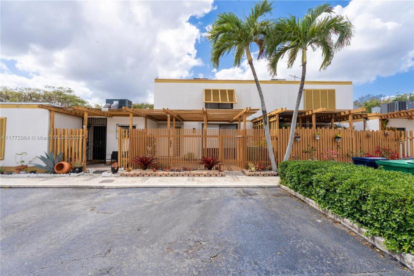 Picture of 1238 SW 131St Place Cir W # 1238, Miami FL 33184