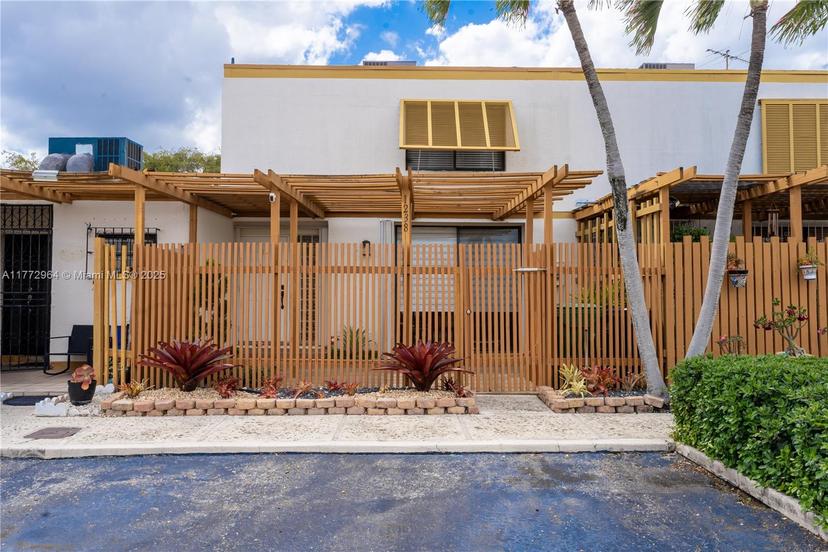 Picture of 1238 SW 131St Place Cir W # 1238, Miami FL 33184