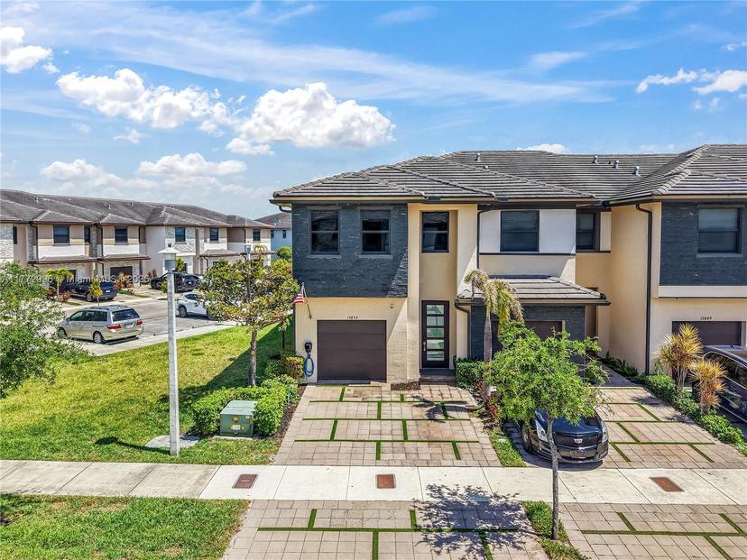 Picture of 15853 NW 91St Ct # 15853, Miami Lakes FL 33018