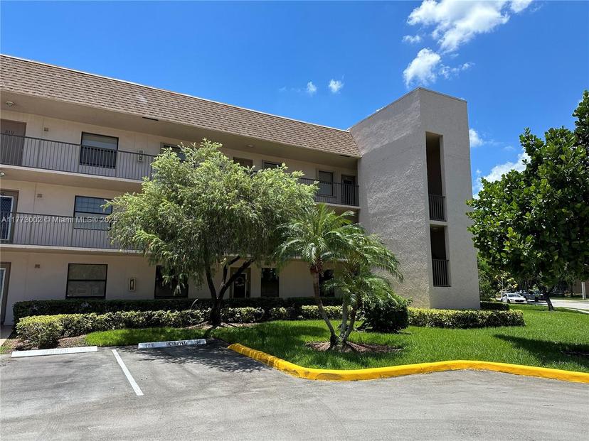 Picture of 10130 Sunrise Lakes Blvd # 112, Sunrise FL 33322