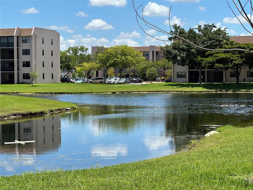 Picture of 10130 Sunrise Lakes Blvd # 112, Sunrise FL 33322