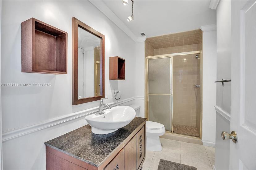 Picture of 5055 Collins Ave # 6G, Miami Beach FL 33140