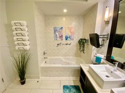 Picture of 5300 NW 87Th Ave # 1006, Doral, FL 33178