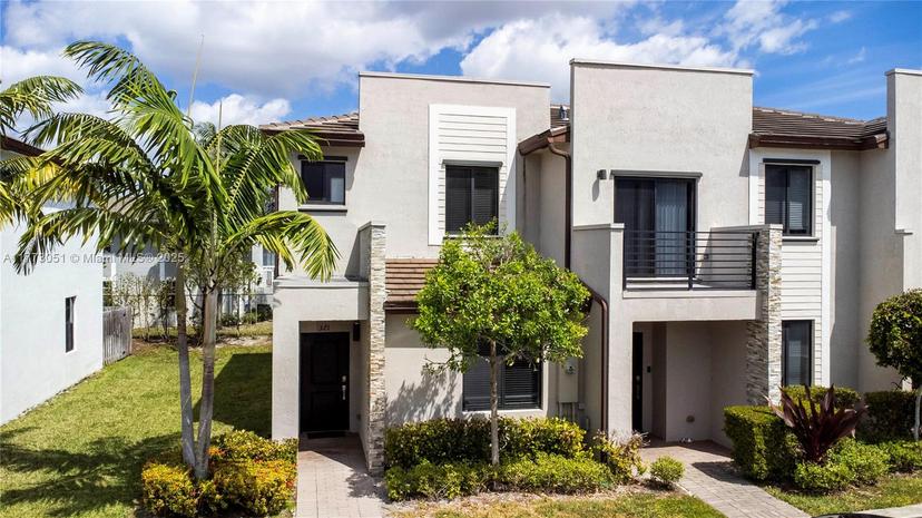 Picture of 321 NE 208Th Ter, Miami FL 33179