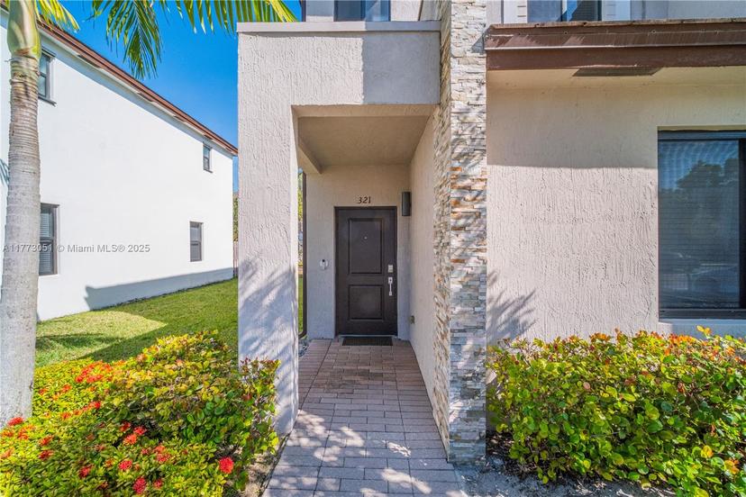 Picture of 321 NE 208Th Ter, Miami FL 33179