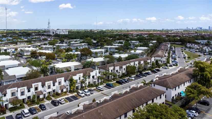 Picture of 321 NE 208Th Ter, Miami FL 33179