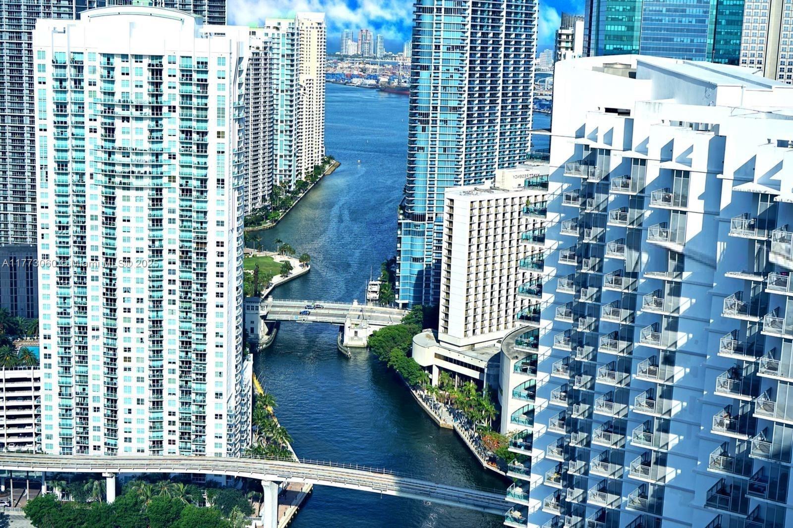 Picture of 90 SW 3Rd St # 1713, Miami, FL 33130