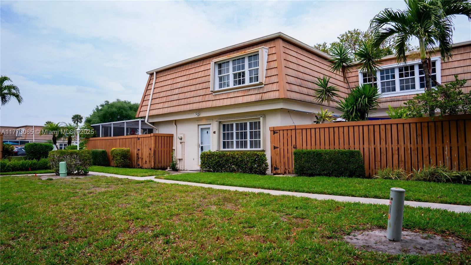 Picture of 4270 Hazel Ave # B, Palm Beach Gardens, FL 33410