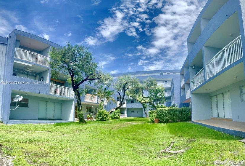 Picture of 9375 Fontainebleau Blvd # L310, Miami FL 33172
