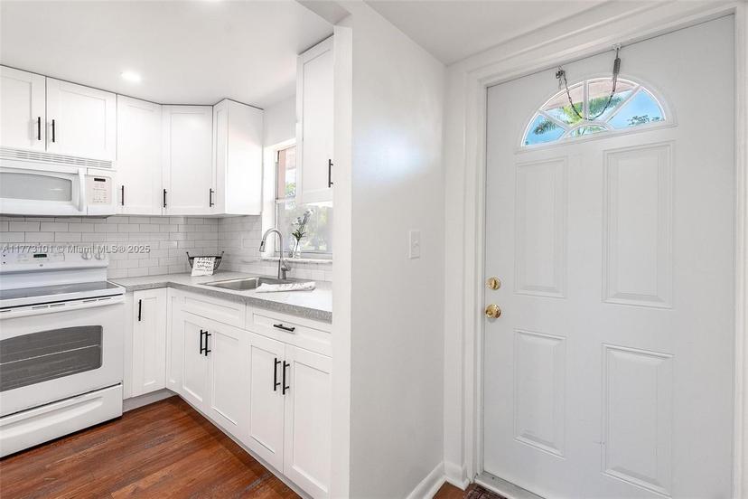 Picture of 9421 Sunrise Lakes Blvd # 105, Sunrise FL 33322