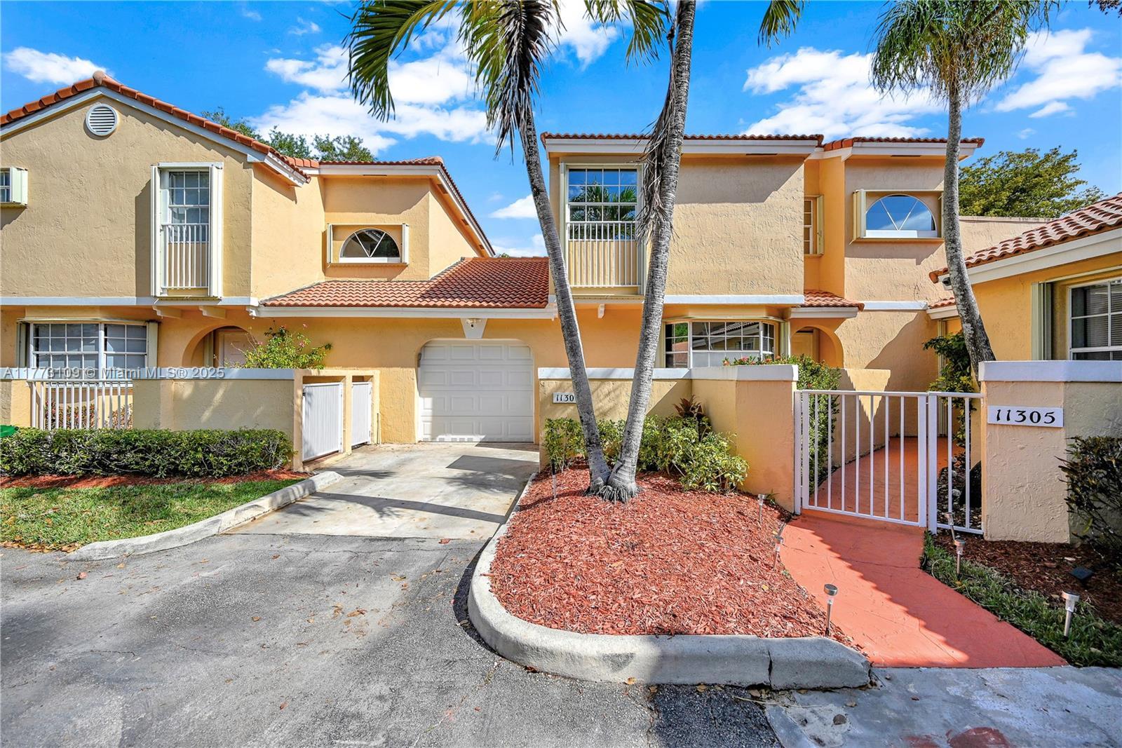 Picture of 11307 Lakeview Dr # M, Coral Springs, FL 33071