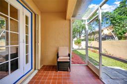 Picture of 11307 Lakeview Dr # M, Coral Springs, FL 33071