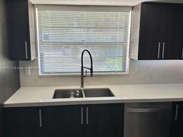 Picture of 8920 Palm Tree Ln # 8920, Pembroke Pines, FL 33024