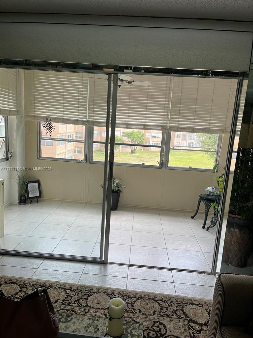 Picture of 9801 Sunrise Lakes Blvd # 301, Sunrise FL 33322
