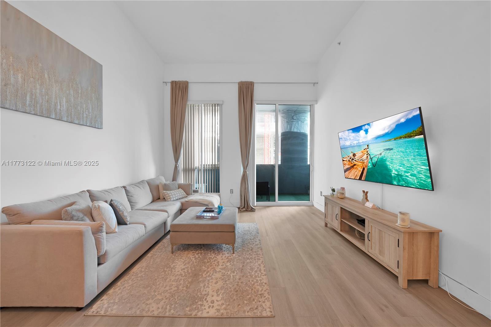 Picture of 244 Biscayne Blvd # 206, Miami, FL 33132