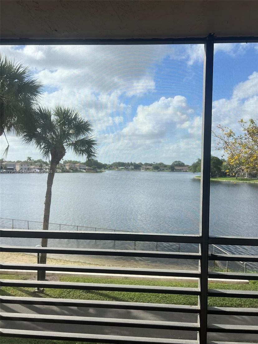 Picture of 1100 Colony Point Circle # 201, Pembroke Pines FL 33026