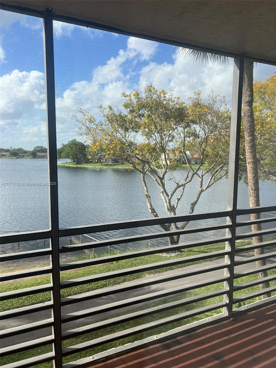 Picture of 1100 Colony Point Circle # 201, Pembroke Pines, FL 33026