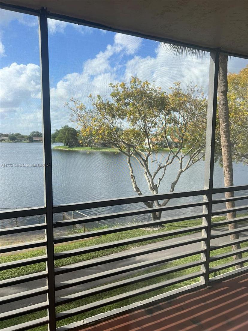 Picture of 1100 Colony Point Circle # 201, Pembroke Pines FL 33026