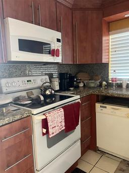Picture of 1100 Colony Point Circle # 201, Pembroke Pines, FL 33026