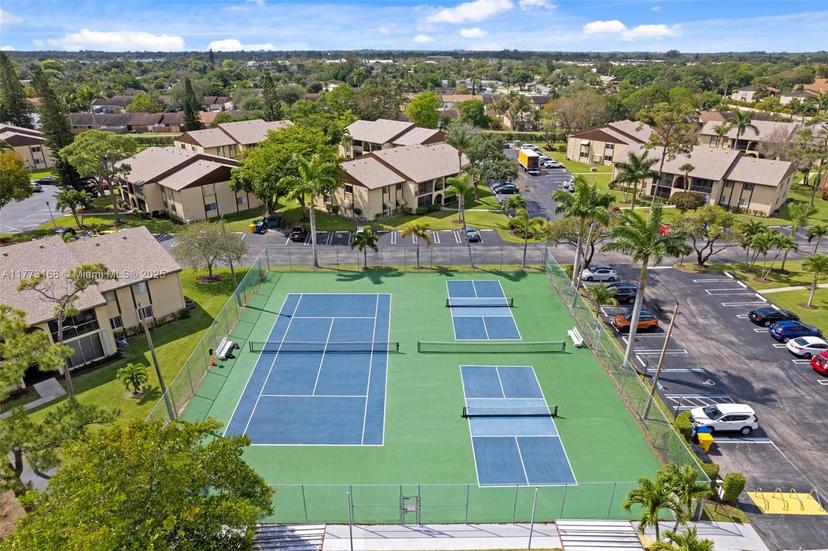 Picture of 337 Pine Ridge Cir # 1, Green Acres FL 33463