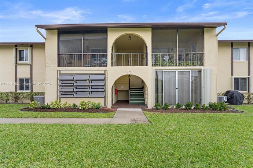 Picture of 337 Pine Ridge Cir # 1, Green Acres FL 33463