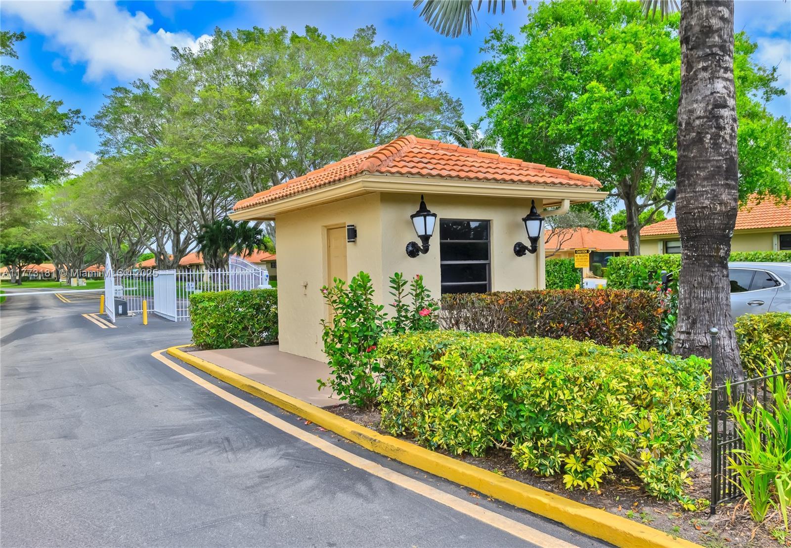 Picture of 4465 Nutmeg Tree Ln # B, Boynton Beach, FL 33436