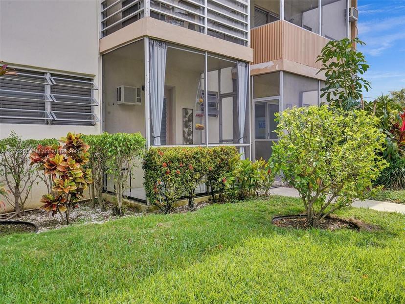 Picture of 17090 NE 14Th Ave # 104, North Miami Beach FL 33162