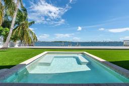 Picture of 10935 N Bayshore Dr, Miami, FL 33161