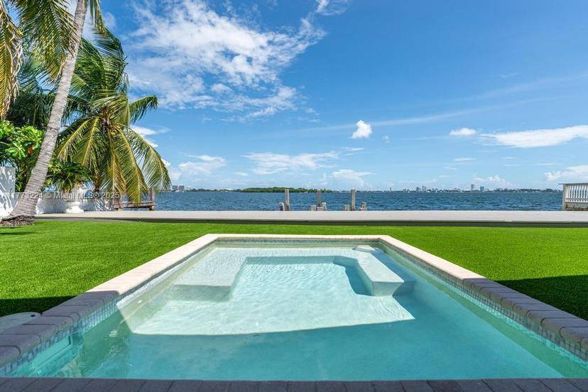 Picture of 10935 N Bayshore Dr, Miami FL 33161