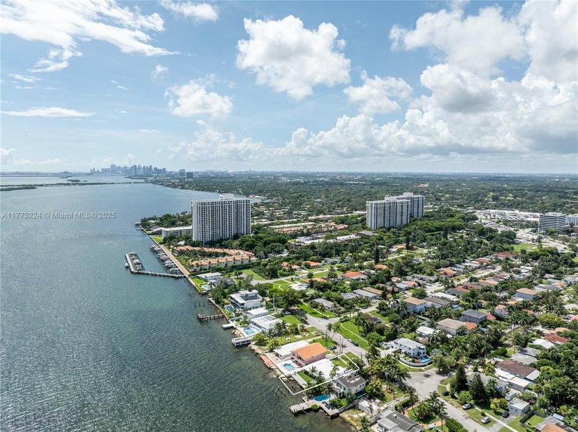 Picture of 10935 N Bayshore Dr, Miami FL 33161