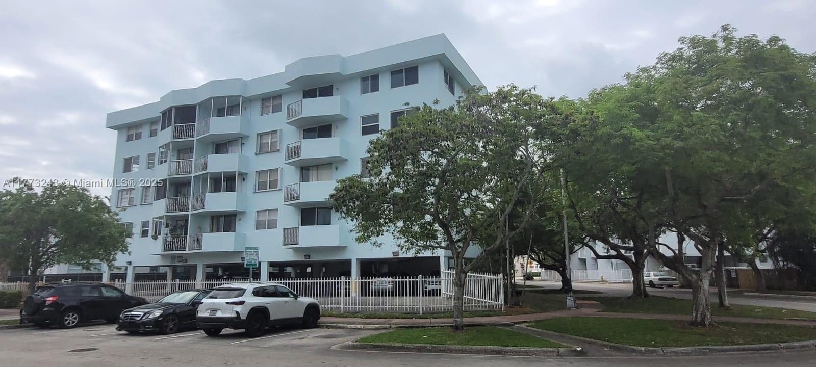 Picture of 1990 Marseille Dr # 402, Miami Beach, FL 33141