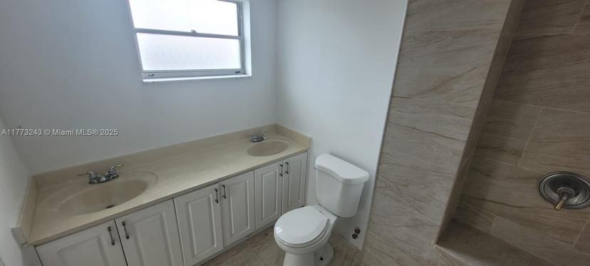 Picture of 1990 Marseille Dr # 402, Miami Beach FL 33141